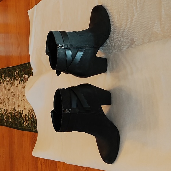 Boot - Picture 2 of 5